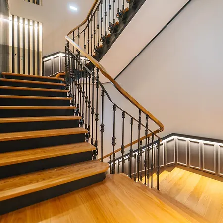 Heritage מלון דירות 4*