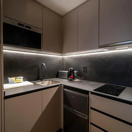 Heritage מלון דירות 4*